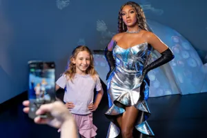 Beyonce With Guest 800X590